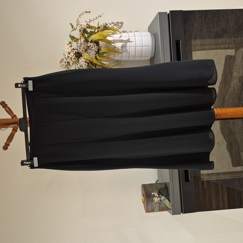 MIDI LENGTH SKIRT, BLACK,  unbranded, lined, hidden zipper, waist 15", 8